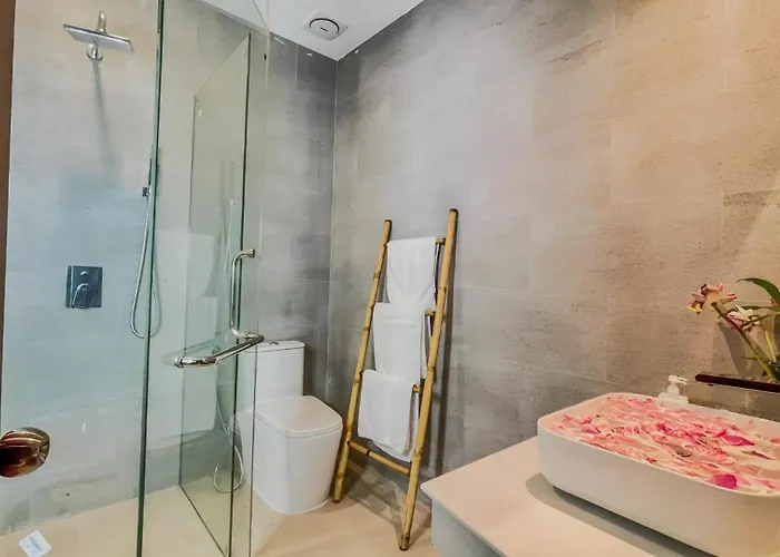 The Luxury 4*